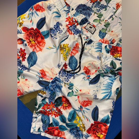 Men’s Floral Summer 2 Piece Set - Picture 2 of 6